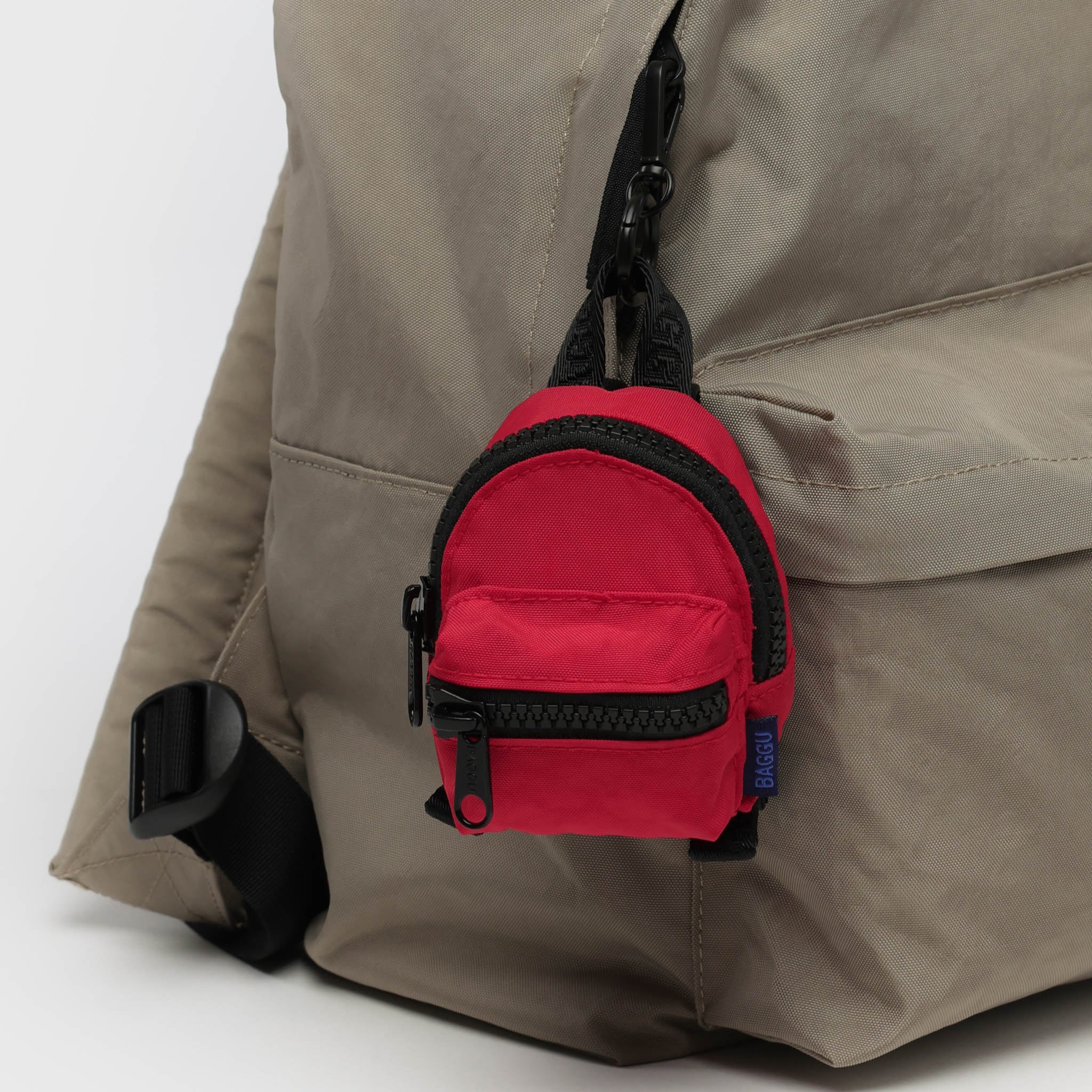BAGGU Backpack Charm (Candy Apple)