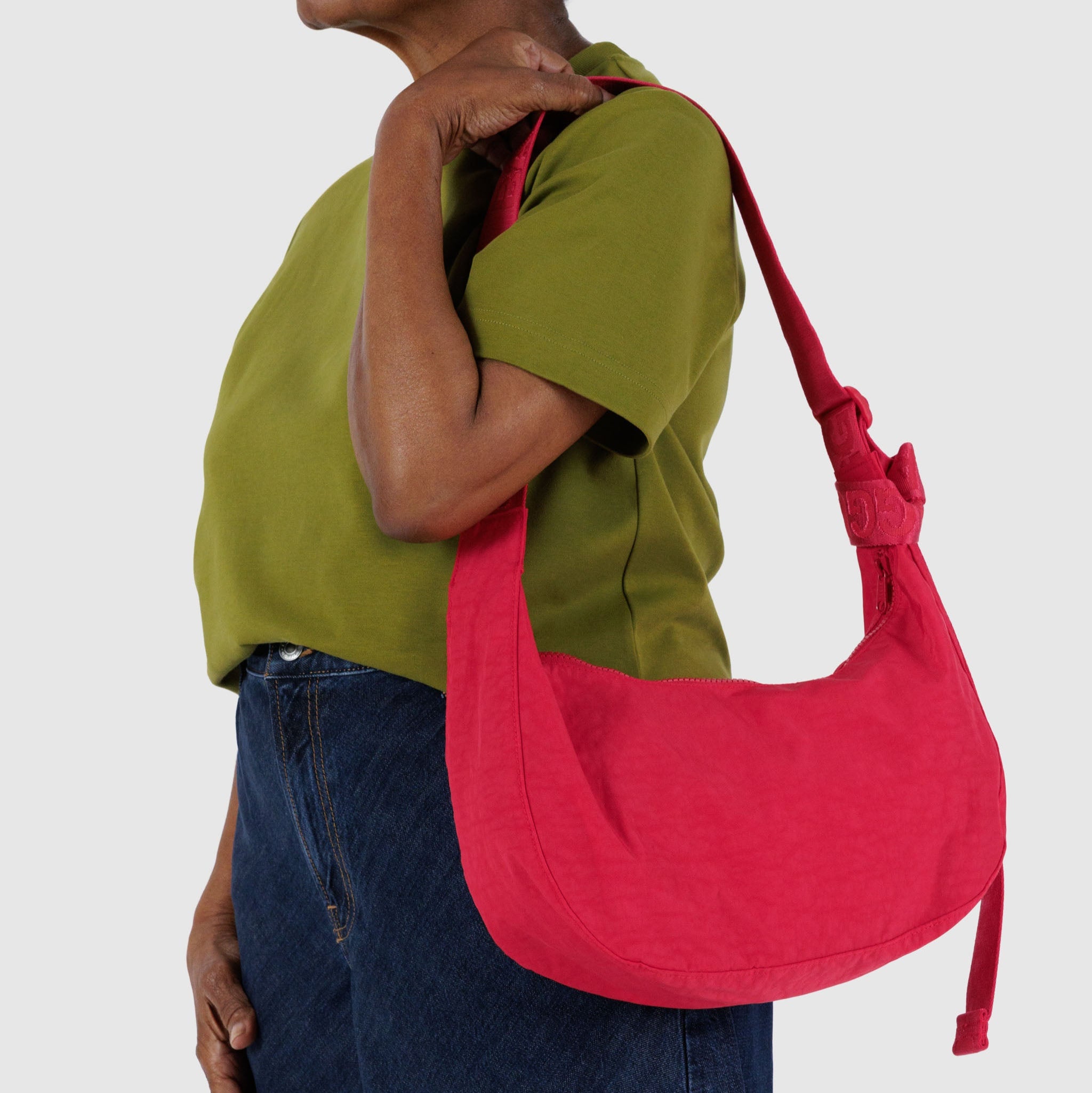 BAGGU Medium Crescent Bag - Candy Apple(47 Inch Strap)