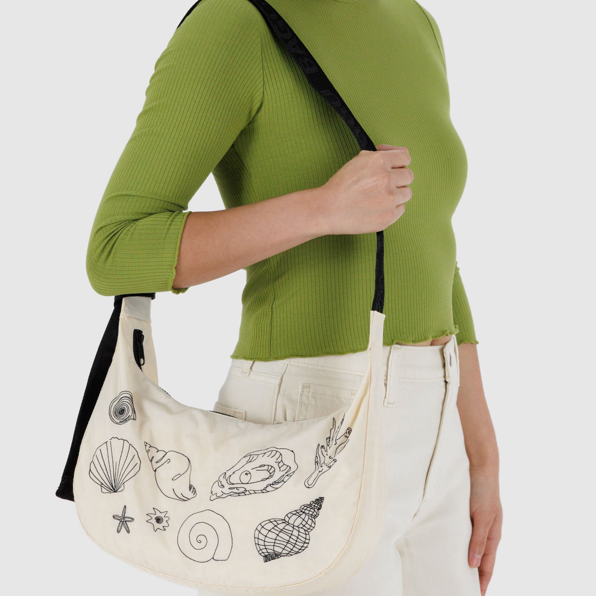 BAGGU Medium Crescent Bag (Embroidered Shells)