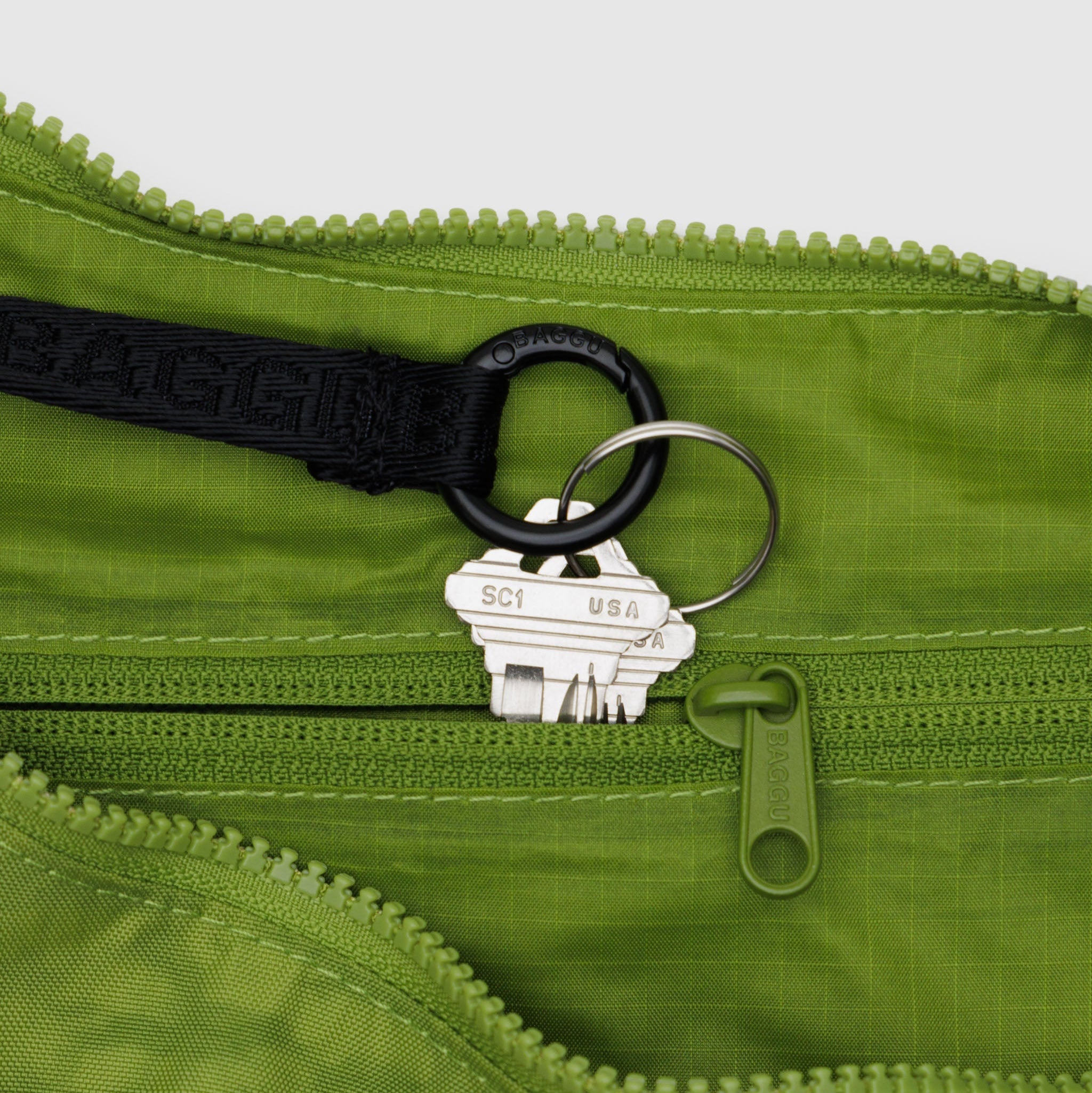 BAGGU Medium Crescent Bag (Green Juice)