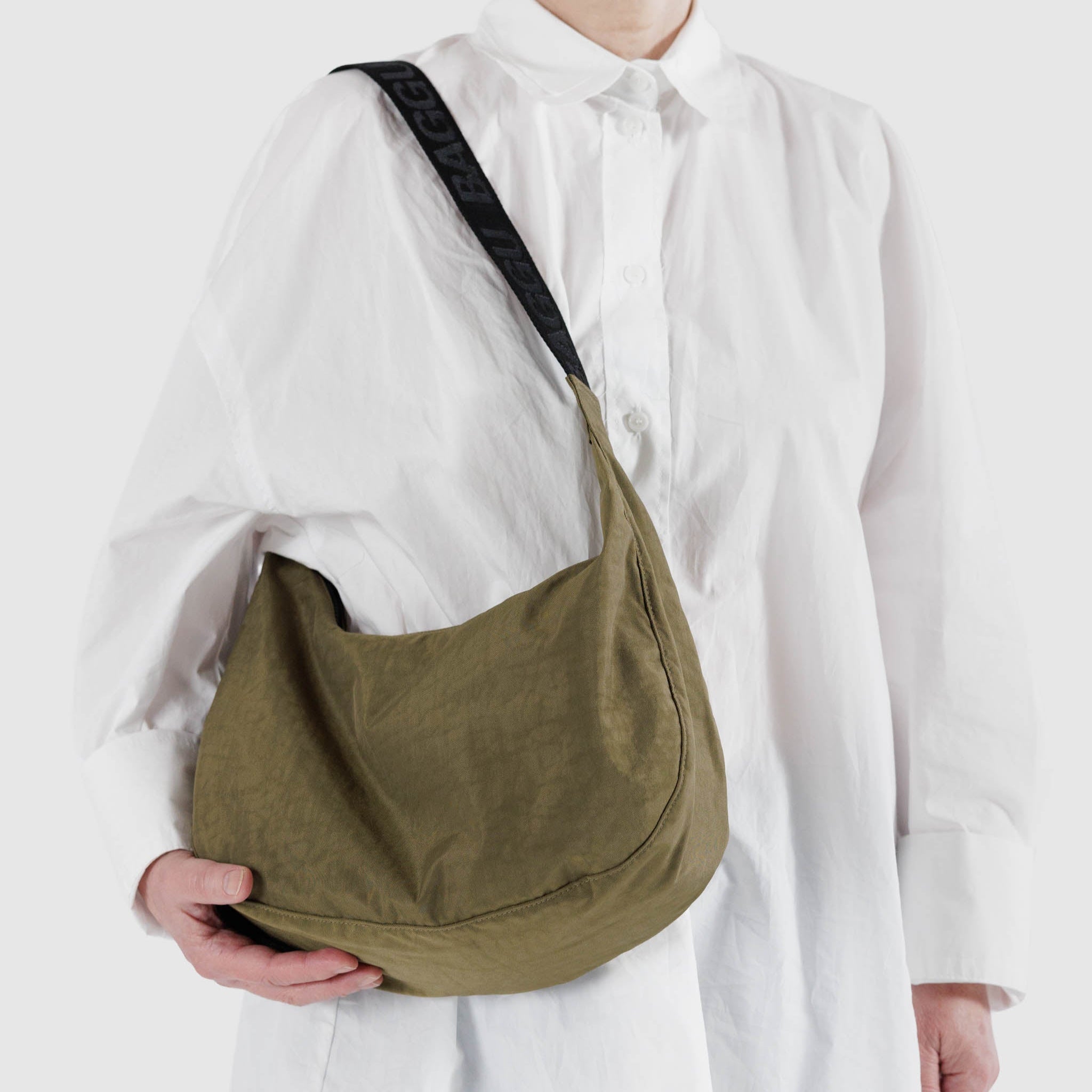 BAGGU Medium Crescent Nylon Bag (Seaweed)