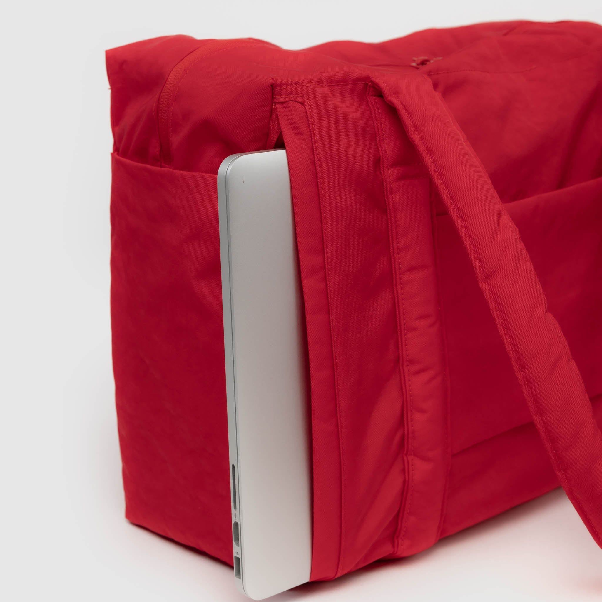 BAGGU Small Cloud Carry-On (Candy Apple)