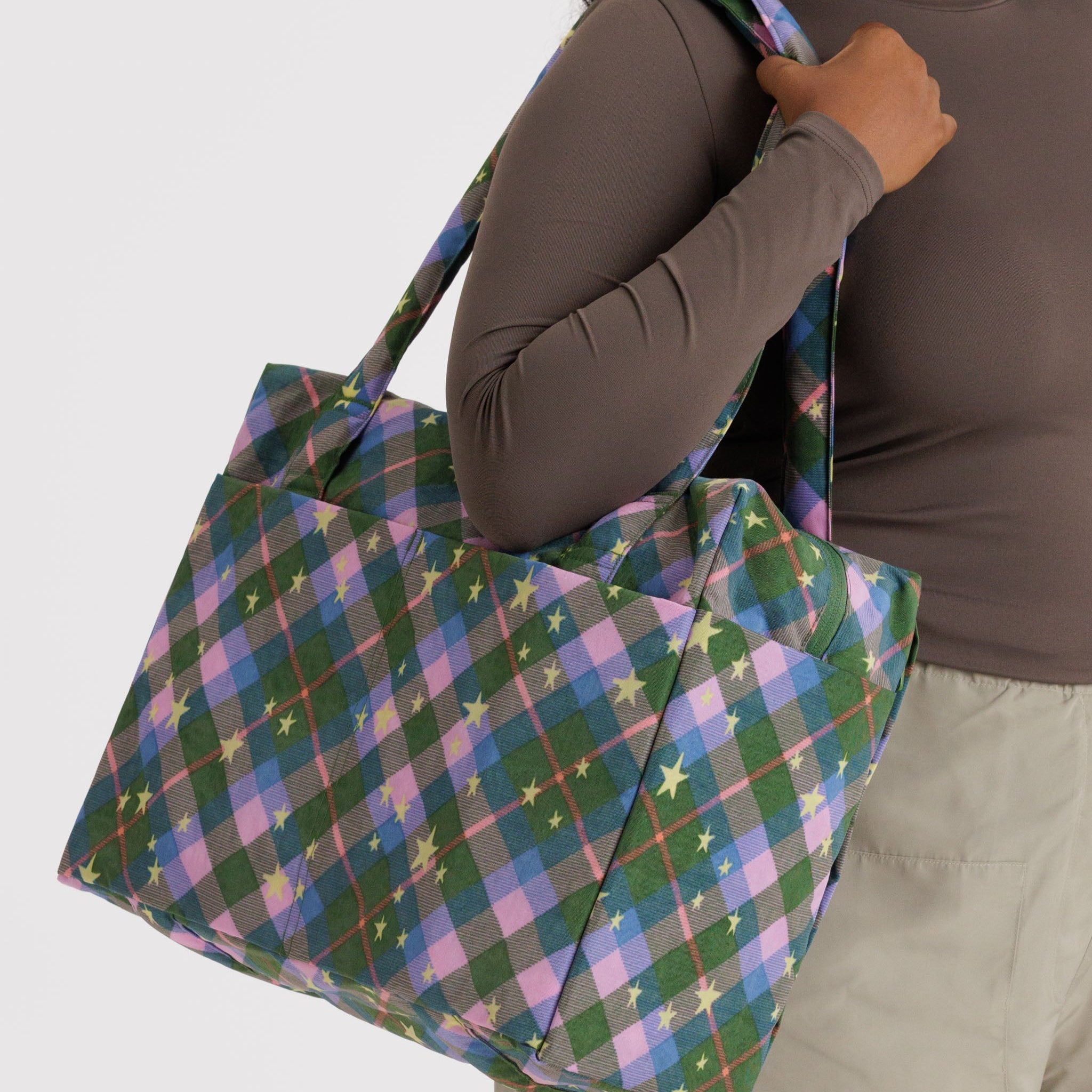 BAGGU Small Cloud Carry-On (Green Star Plaid)