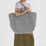 BAGGU Travel Cloud Bag (Black and White Gingham)
