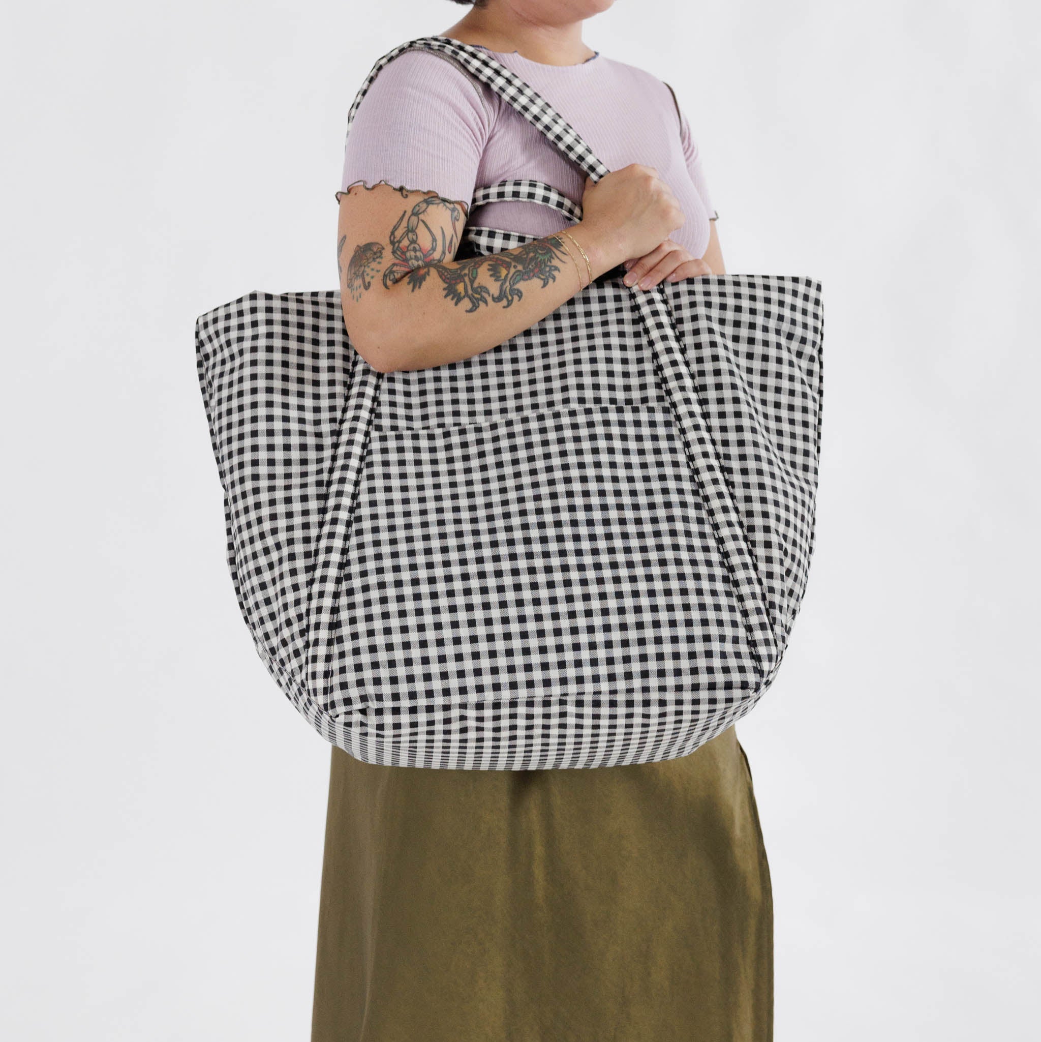 BAGGU Travel Cloud Bag (Black and White Gingham)