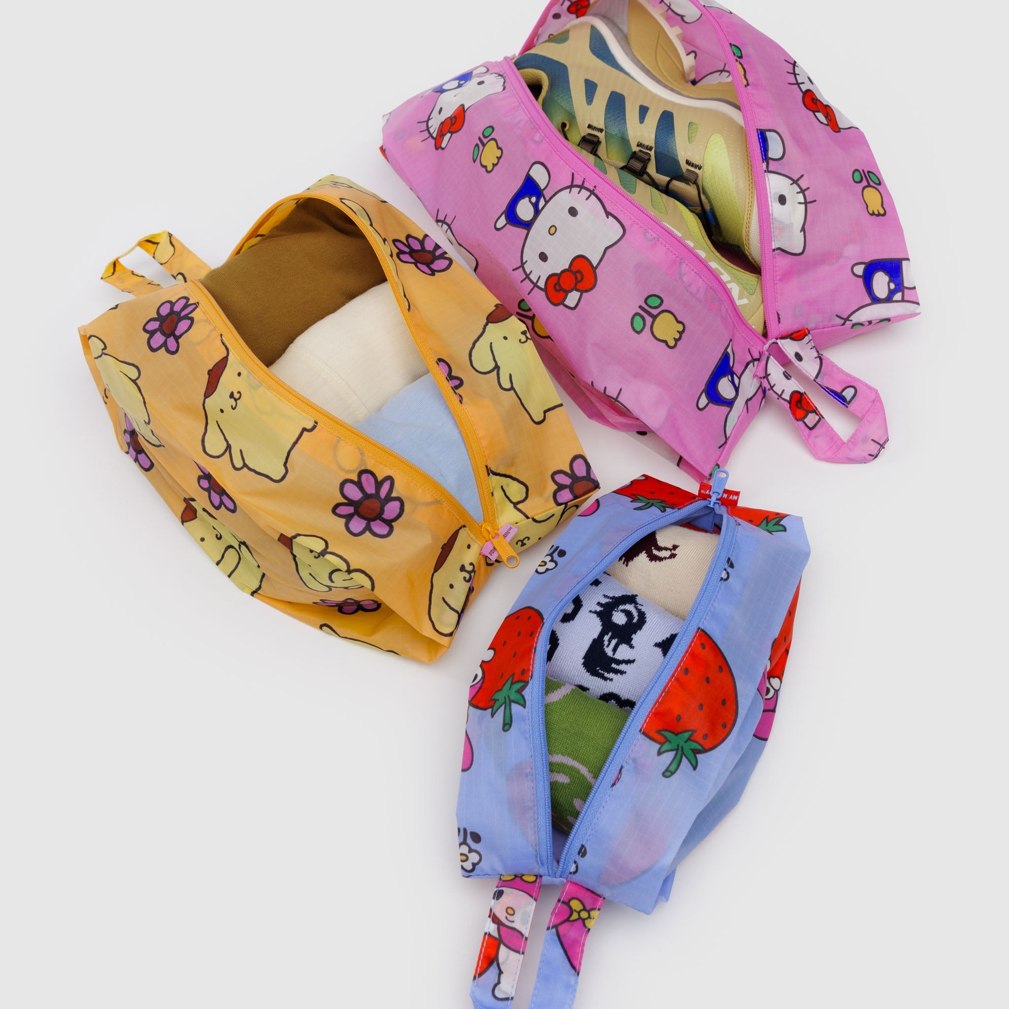 3D_Zip_Set_Ripstop_Hello_Kitty_and_Friends_Florals_Set_02.jpg