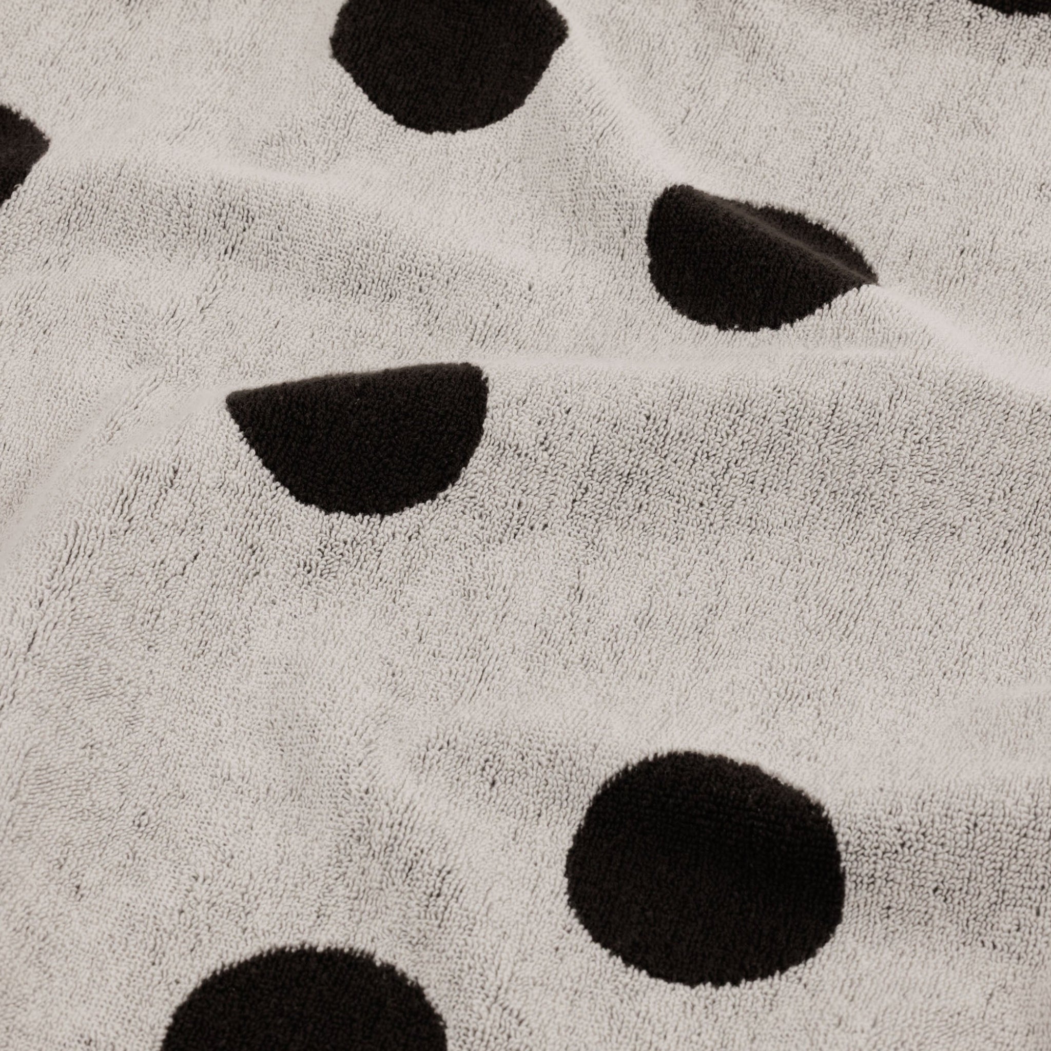 BAGGU Bath Towel (Cream and Black Polka Dot)