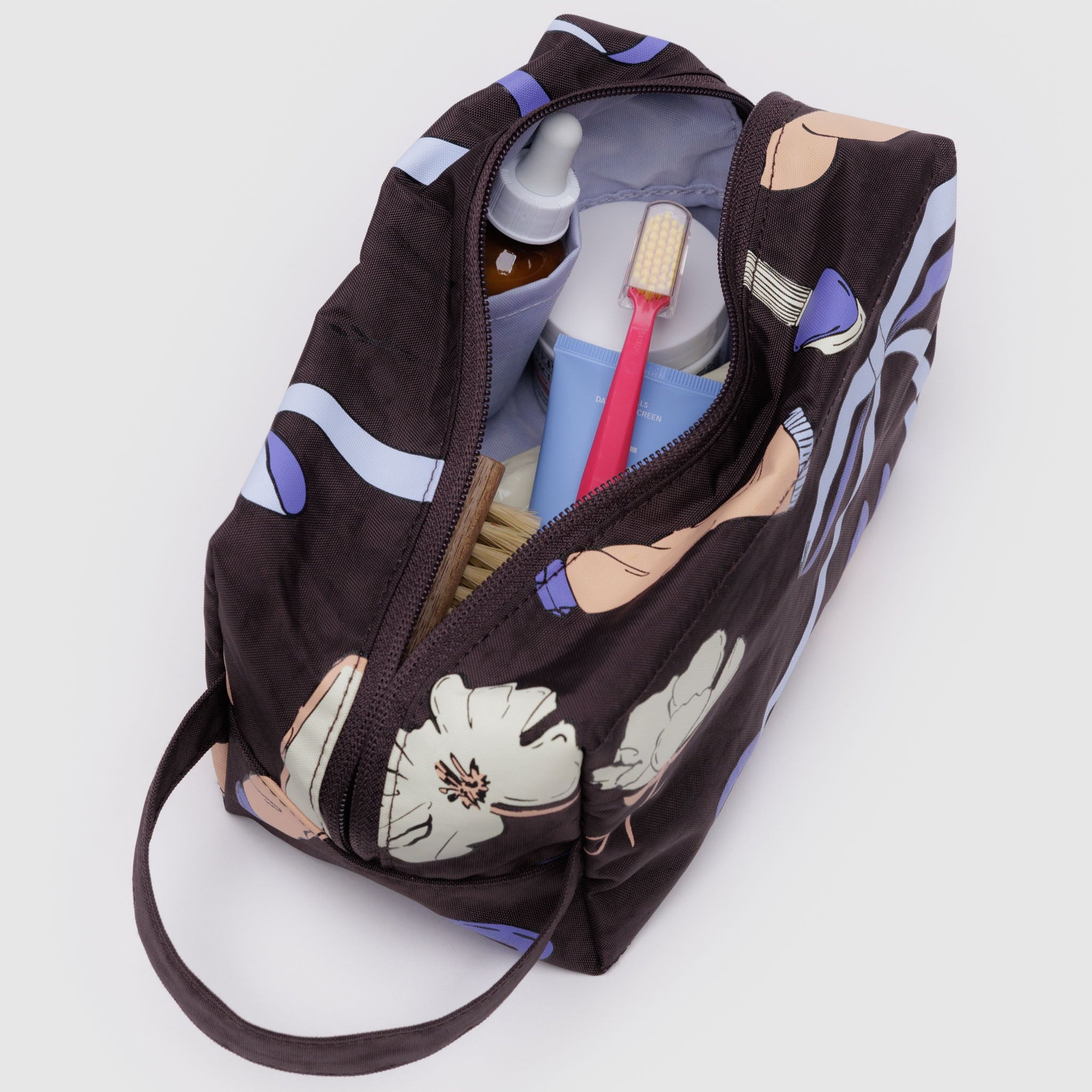 Dopp_Kit_Heavyweight_Get_Ready_With_Me_02.jpg