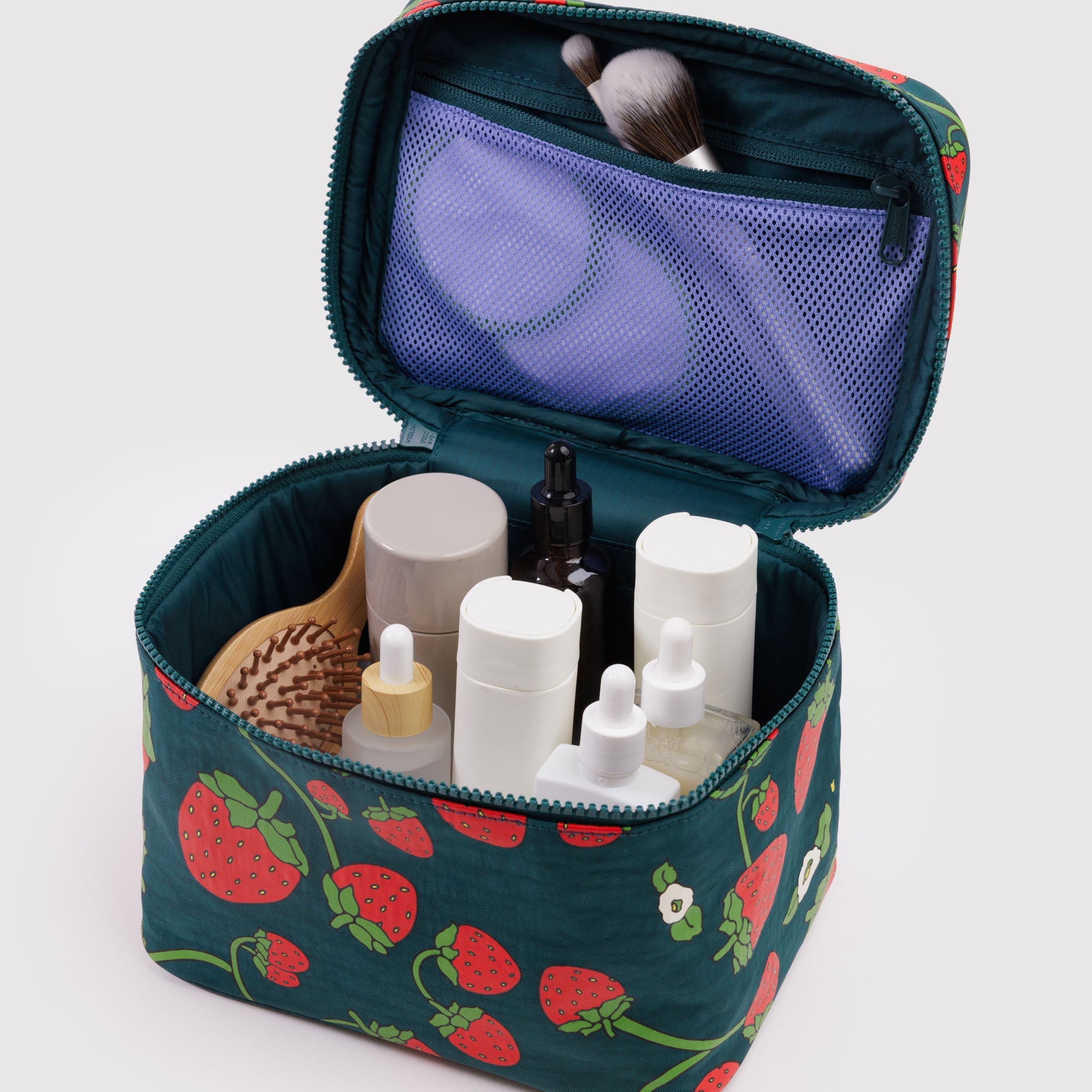 Large_Cosmetic_Case_Heavyweight_Strawberry_Blossom_02.jpg