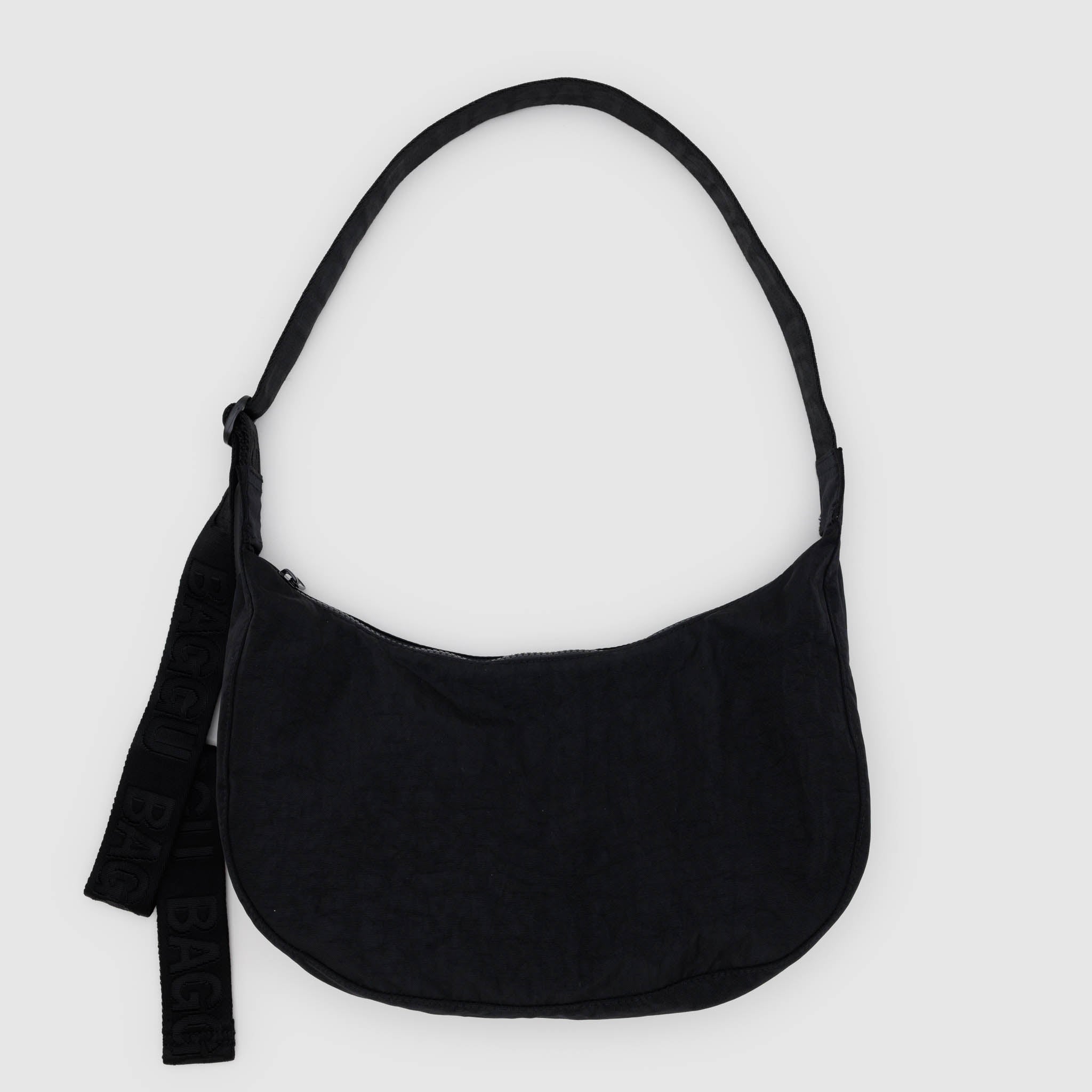 กระเป๋าผ้าไนลอน Crescent ขนาดกลาง - สีดำ (สายยาว) 