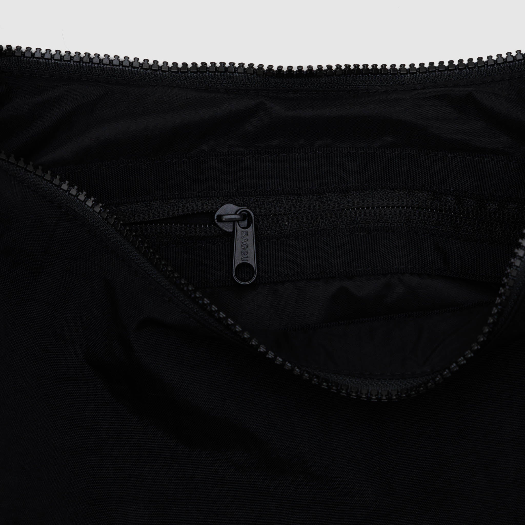 Medium_Nylon_Crescent_Bag_Heavyweight_Black_04.jpg