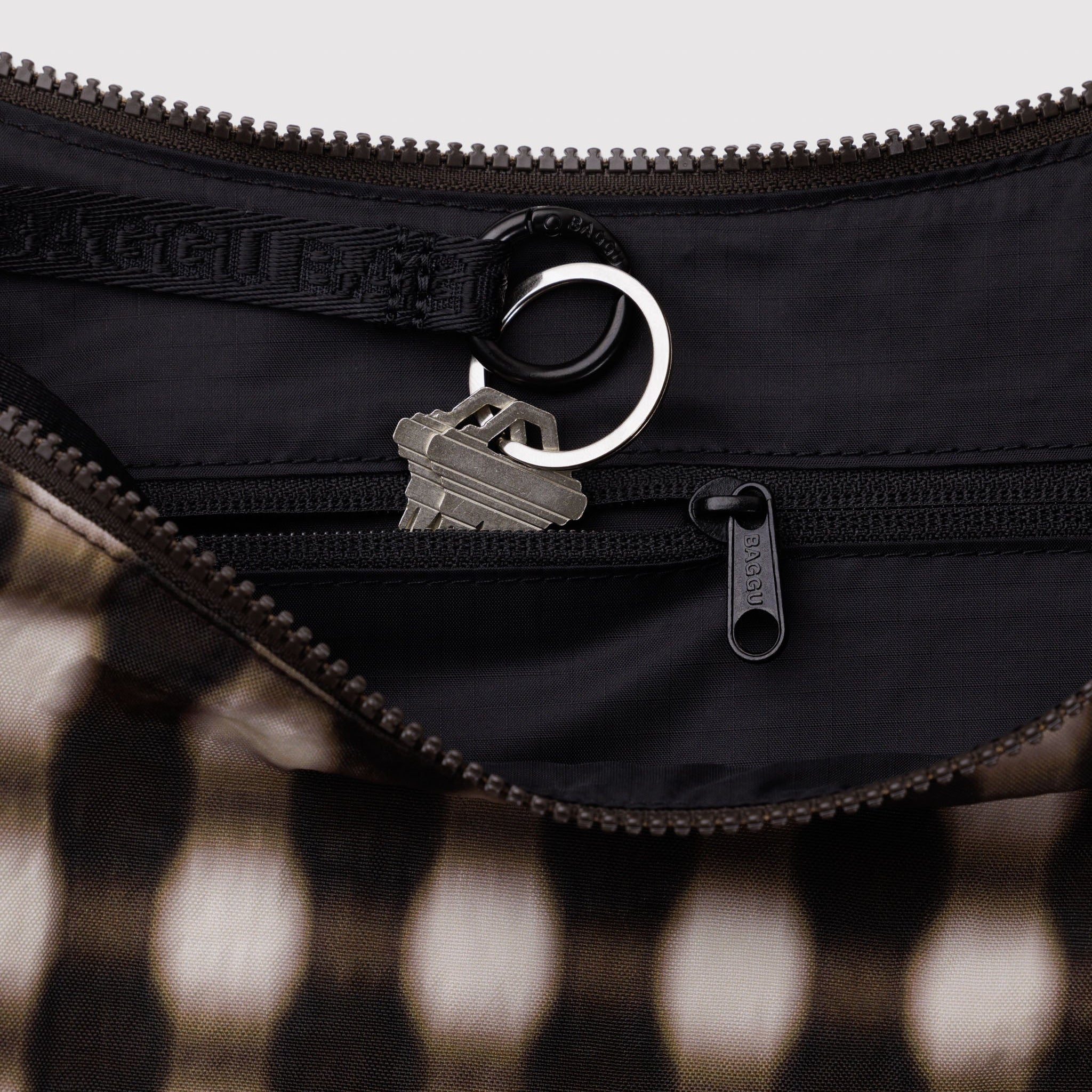 BAGGU Medium Crescent Bag (Blurred Gingham Brown)