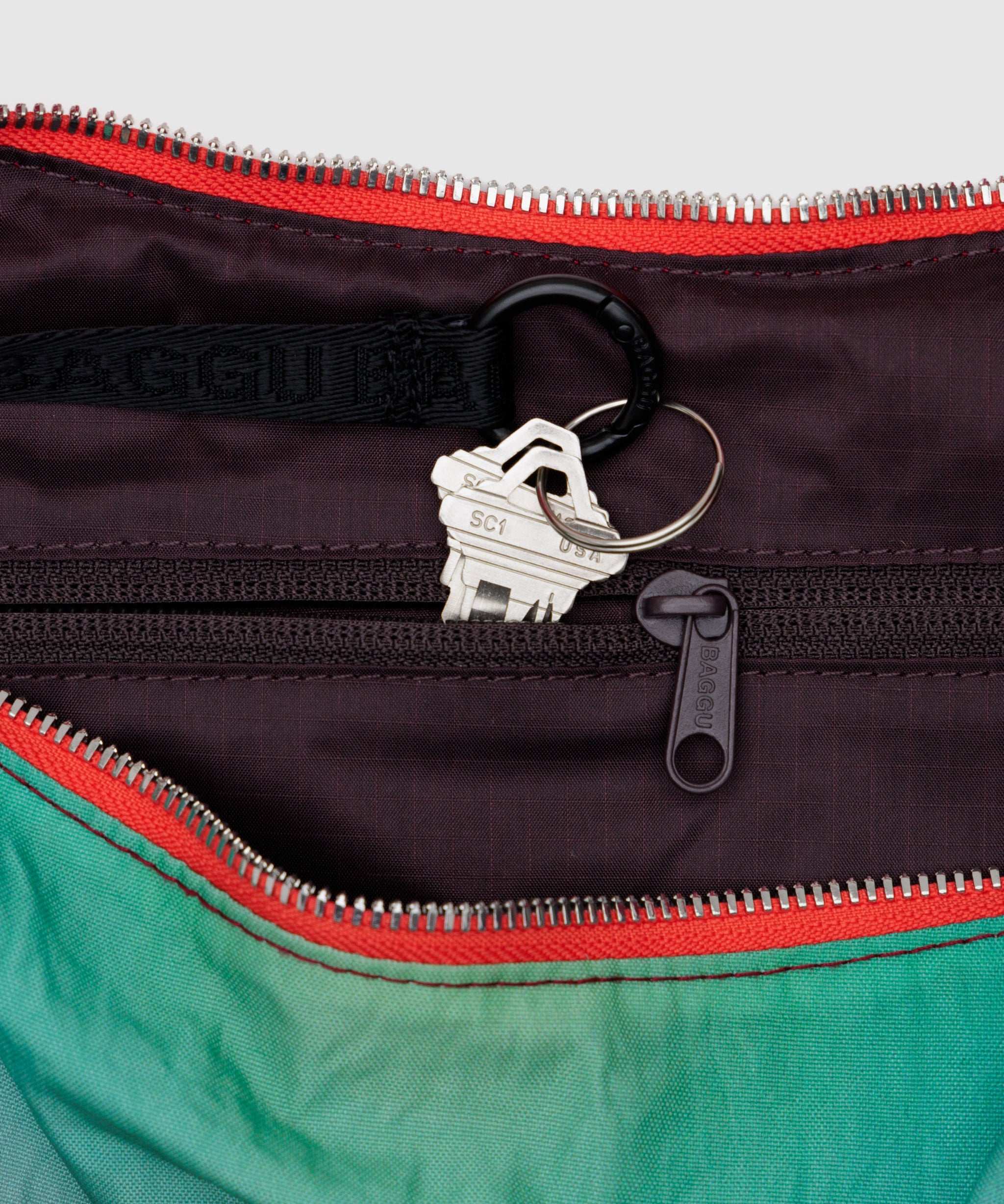 Medium_Nylon_Crescent_Bag_Heavyweight_Julia_Heuer_Rain_04.jpg