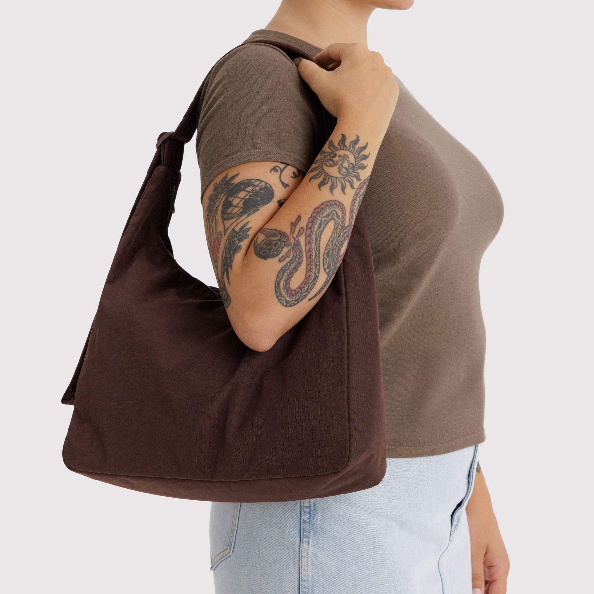 Nylon_Shoulder_Bag_Heavyweight_Coffee_02.jpg
