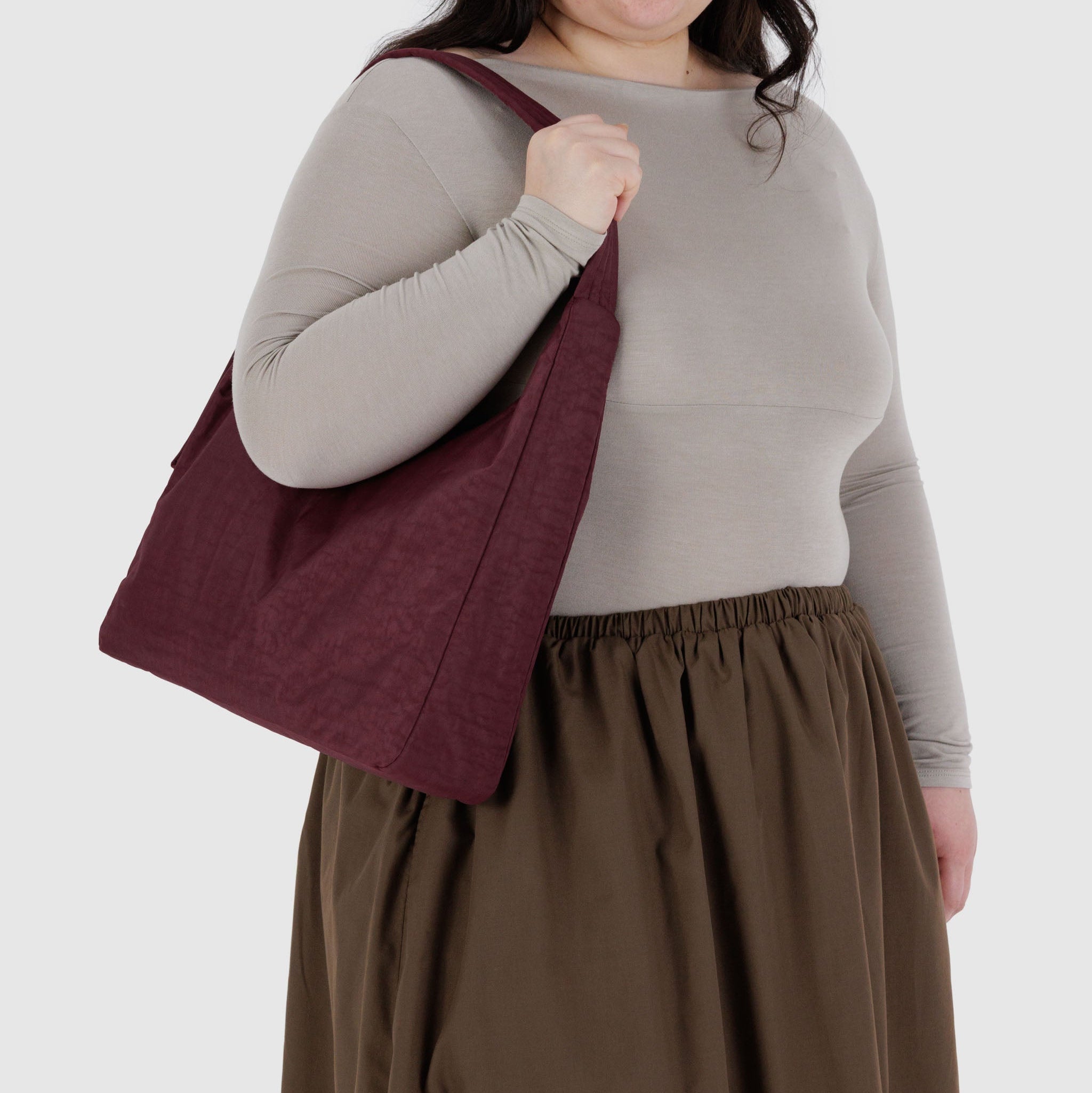 Nylon_Shoulder_Bag_Heavyweight_Mahogany_02.jpg