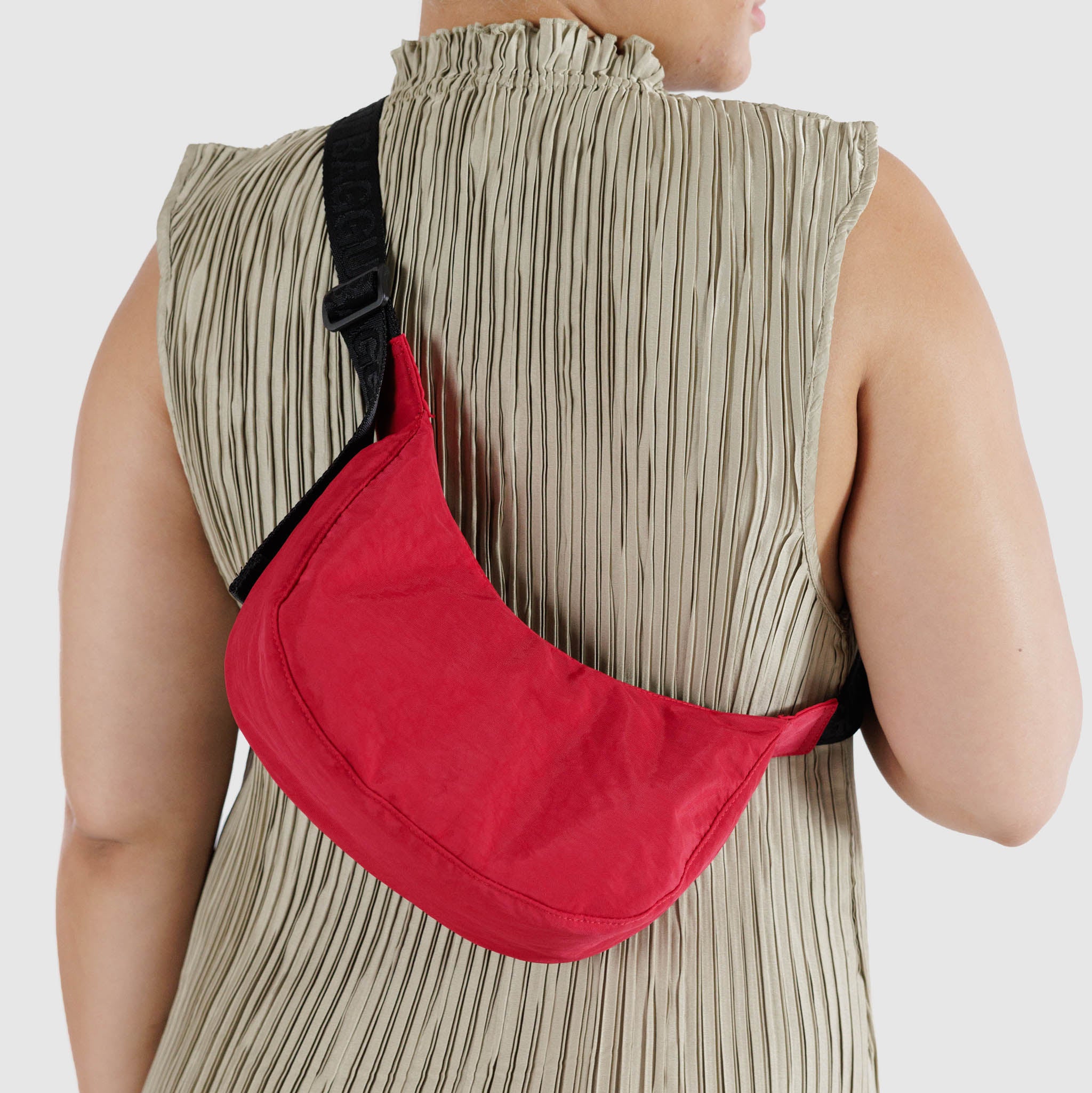 Small_Nylon_Crescent_Bag_Heavyweight_Candy_Apple_03.jpg
