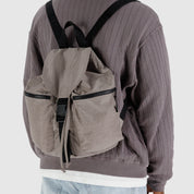BAGGU กระเป๋าเป้สะพายข้างทรงสปอร์ต (Dove) 