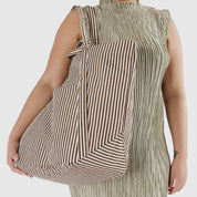 กระเป๋า Travel Cloud Bag (ลายทางสีน้ำตาล)