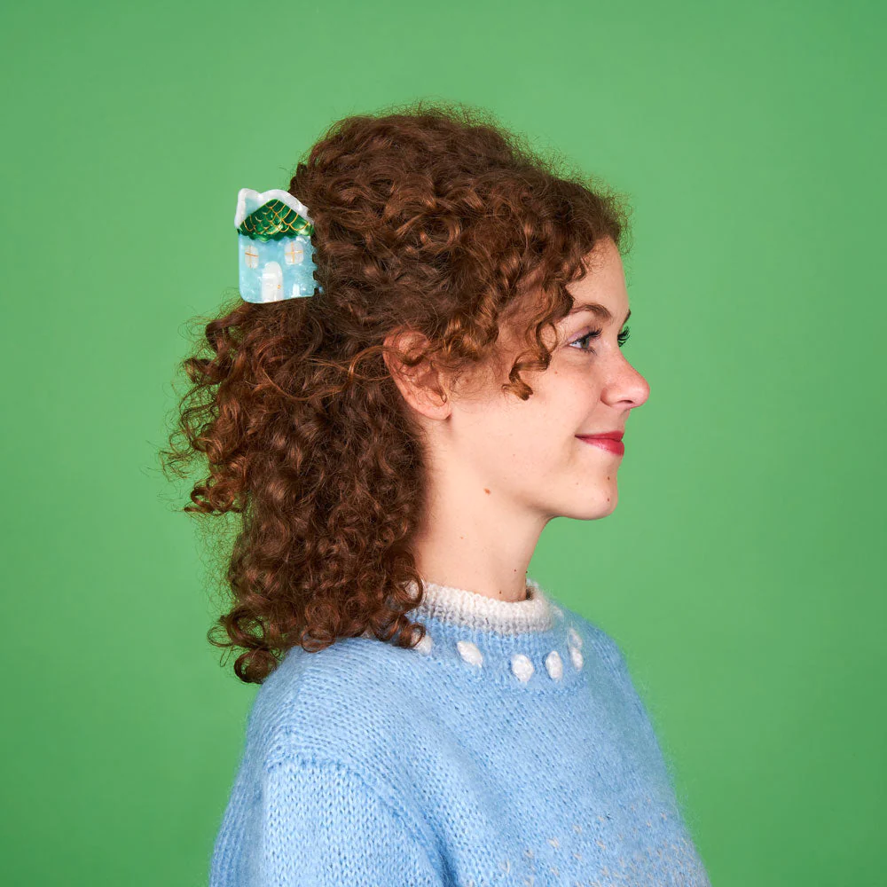 coucou-suzette-accessoire-accessory-cadeau-gift-pince-cheveux-hairclaw-noel-christmas-maison-house-neige-snow-bleu-blue-white-blanc-porte-Web.png