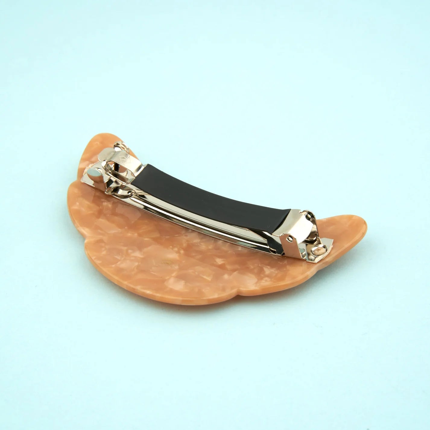 coucou-suzette-accessoire-accessory-cadeau-gift-tendance-mode-trendy-fashion-douce-france-french-frenchy-barrette-croissant-beige-HD1.webp
