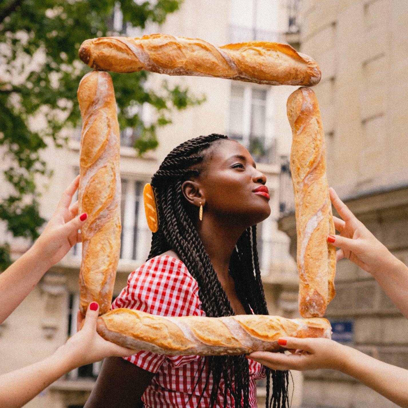coucou-suzette-accessoire-accessory-cadeau-gift-tendance-mode-trendy-fashion-douce-france-french-frenchy-pince-cheveux-hair-claw-baguette-bread-beige-crea.jpg