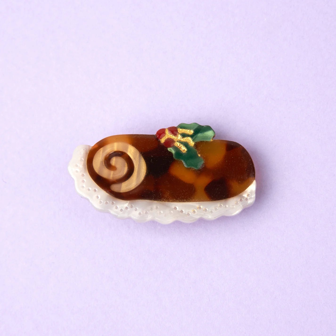 coucou-suzette-accessoire-accessory-cadeau-gift-tendance-mode-trendy-fashion-festin-festif-noel-christmas-holidays-barrette-cheveux-hair-clip-buche-pastry-yule-log-cake-brown-marron.webp