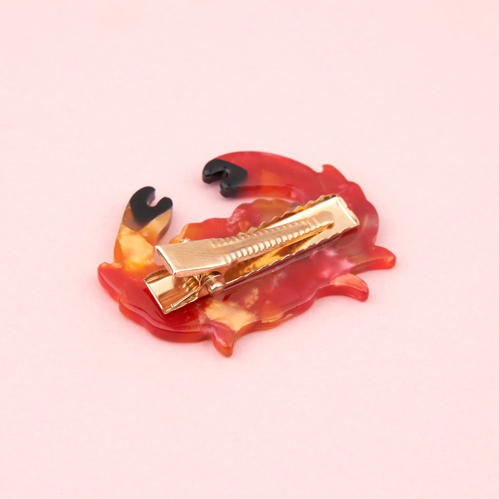 coucou-suzette-accessoire-accessory-cadeau-gift-tendance-mode-trendy-fashion-nouvelle-vague-coquillages-crustaces-splash-barrette-cheveux-hair-claw-clip-crabe-crab-orange1_jpg.webp