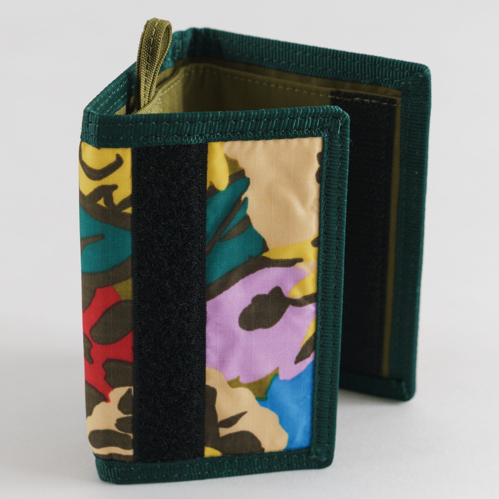 Nylon_Wallet_Heavyweight_Scarf_Floral_03.jpg