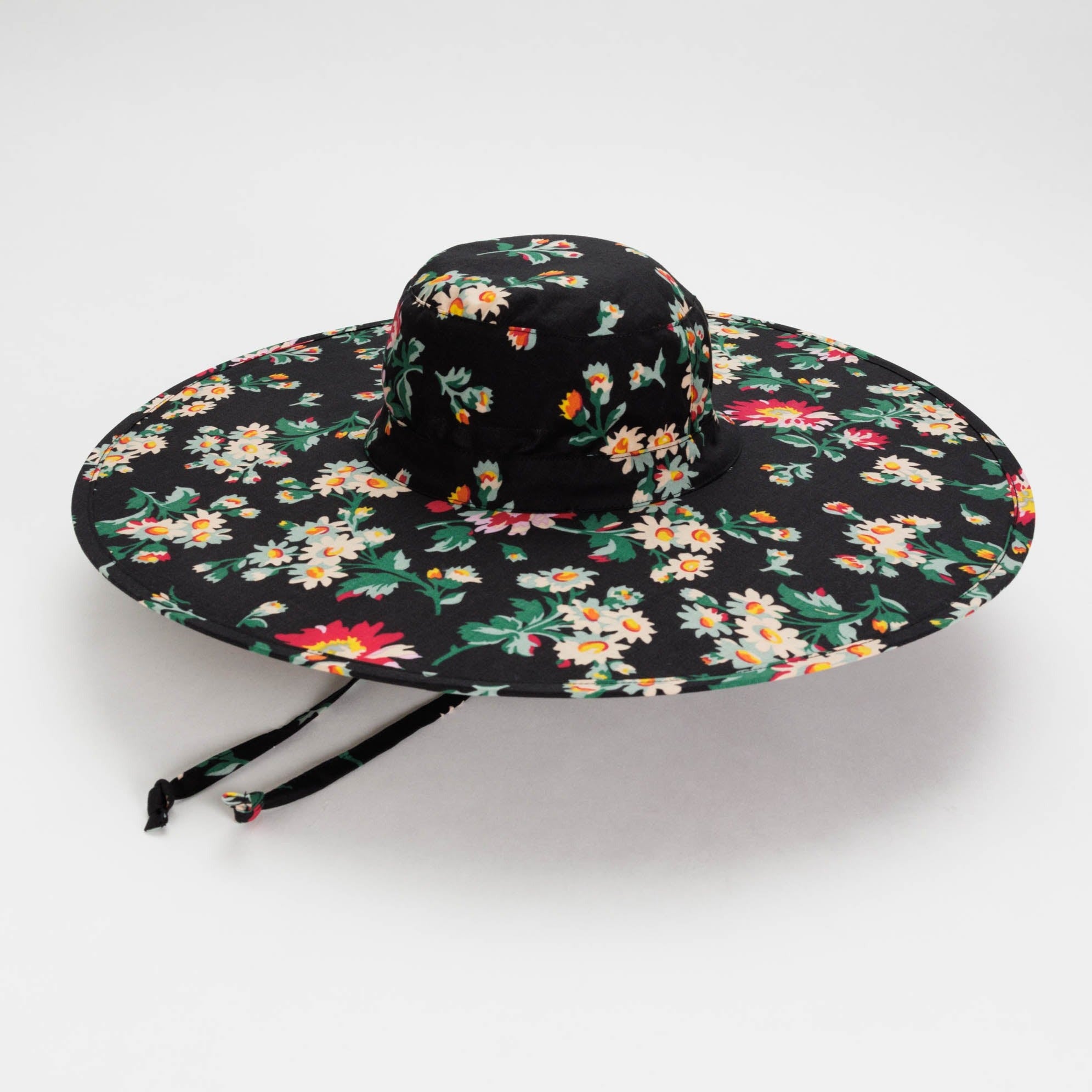 Packable_Sun_Hat_5oz_Cotton_Rhian_Daisy_01.jpg