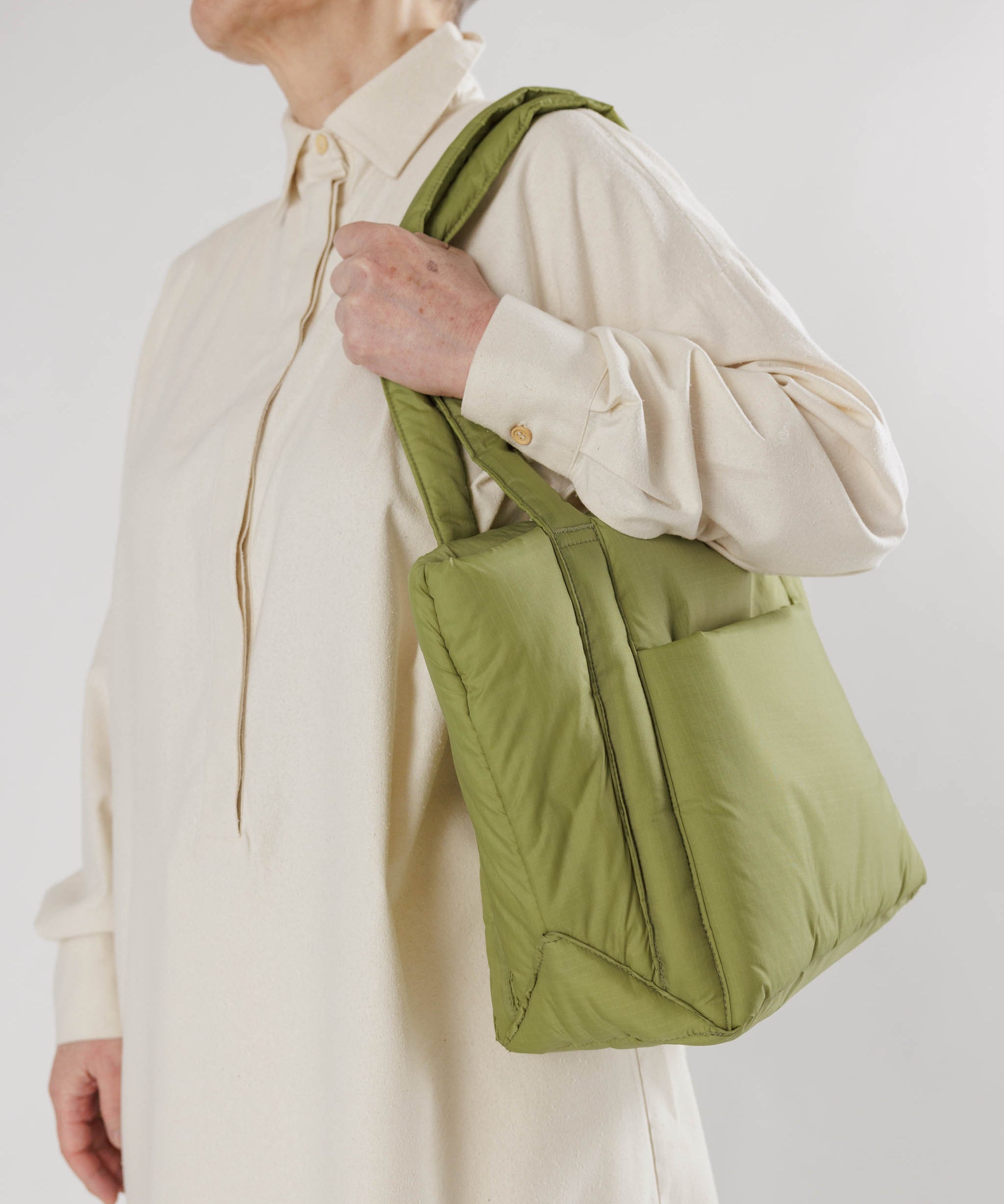 Puffy_Mini_Tote_Ripstop_Pistachio_03.jpg