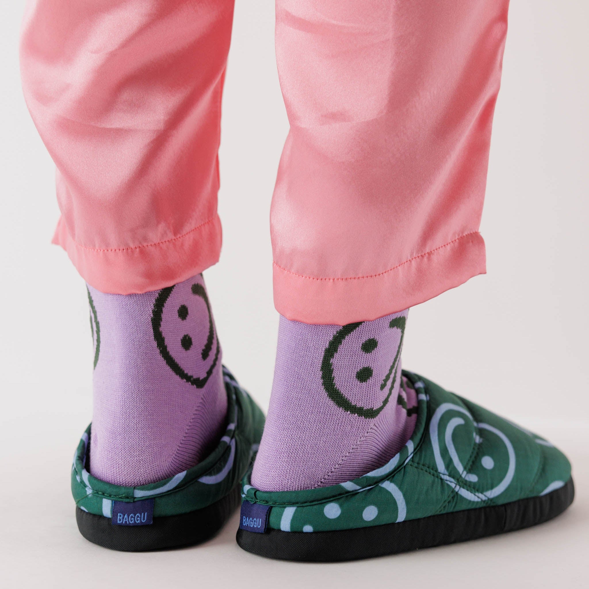 Puffy_Slippers_Ripstop_Forest_Happy_03.jpg