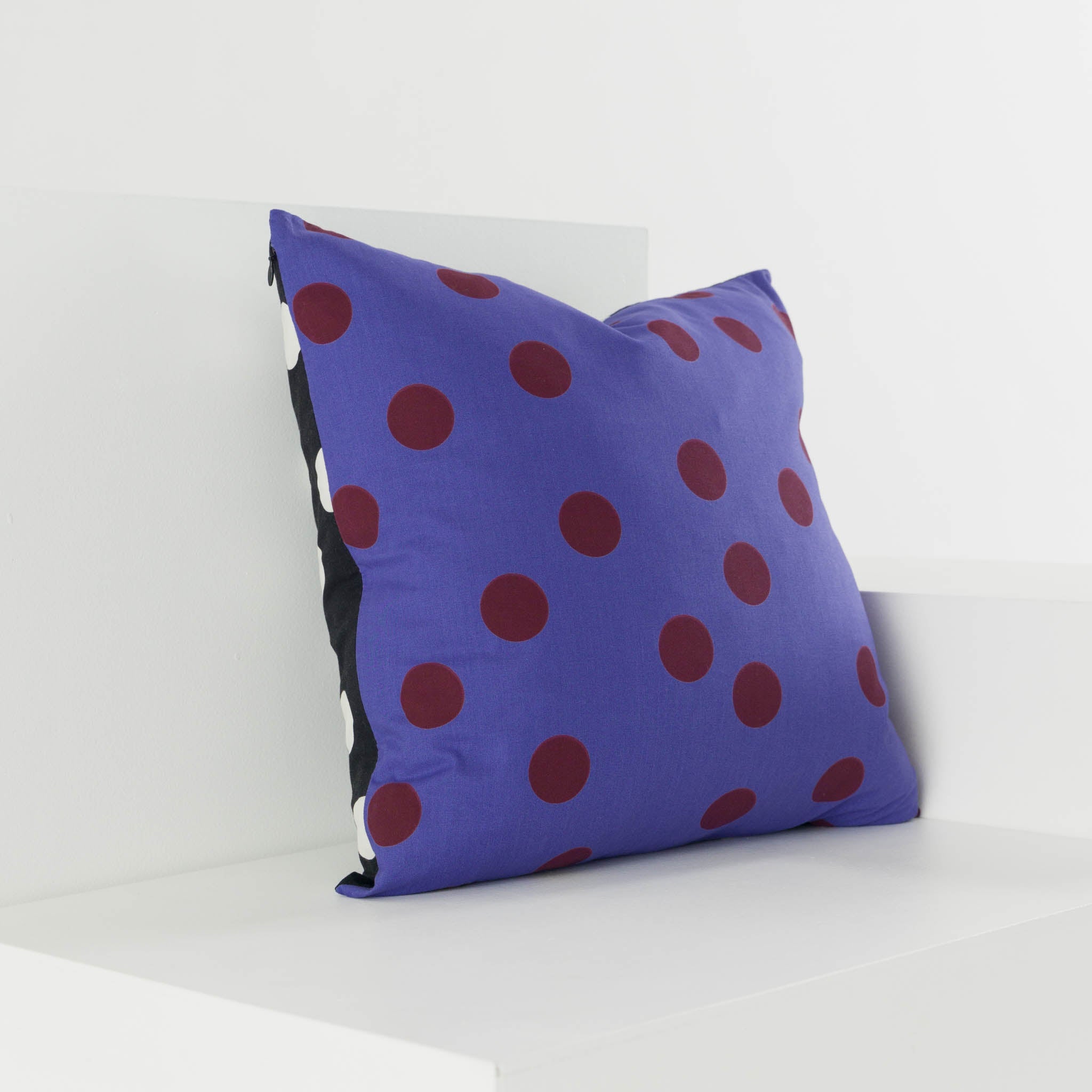 Throw_Pillowcase_5oz_Cotton_Floating_Dots_02.jpg